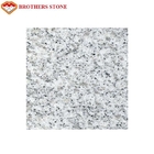 Deckt weißer Granit-Stein des Sondergröße-indischen Sesams 0,28% Wasseraufnahme mit Ziegeln