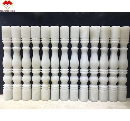Standard- oder kundenspezifische Größe Weiß Onyx Marmor Alabaster Treppenbaluster für Luxushäuser