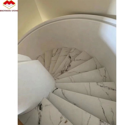 Gerade Treppe, rutschfeste Treppe, mit Sinterstein, große Platten aus Sonderbestand.