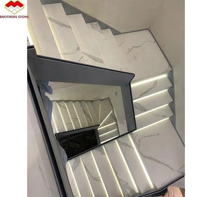 Moderne Design-Stil Gerade Treppe kundenspezifische Luxus-Künstliche Marmortreppe