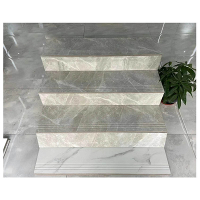 Customized Metall Glas Porzellan Fußbodenfliesen Schiebefeste Marmor Aussehen perfekt für Treppen