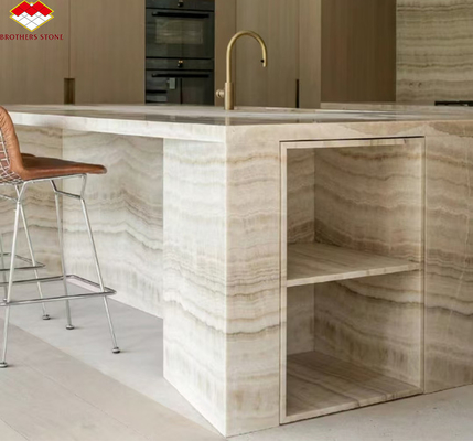 Polsterte, hinterleuchtete Onyx-Wandplatten und Arbeitsplatte in moderner weißer Steinform