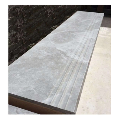 Customized Metall Glas Porzellan Fußbodenfliesen Schiebefeste Marmor Aussehen perfekt für Treppen