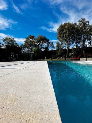 Moderner Design-Stil Natur Silber Travertin Stein Elfenbein Deckfliese für Poolboden
