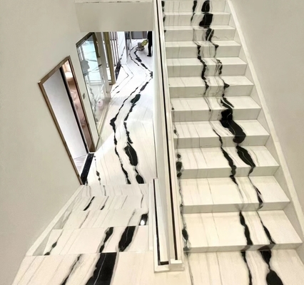 Innenräumlich geschliffene Naturstein-Spiraltreppe mit LED-Licht und rutschsicherem Design