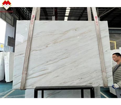 Individuelle Größe Venus Gold Calacatta Marmor Spirale Treppe Tread Indoor Moderne LED-Licht und rutschfeste Design