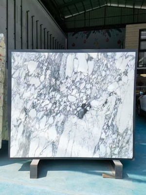 Wand und Boden modernes Design Schnee Weiß Marmor Tisch mit braunen Adern