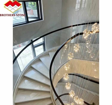 Hotel-Innenmarmortreppe mit modernem Spiralkurven-Design und Schnitt nach Maß