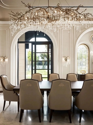 Luxusvilla im modernen Stil aus dem Mittleren Osten, beige Amber und weißer Marmor, Waschbecken Innenarchitektur