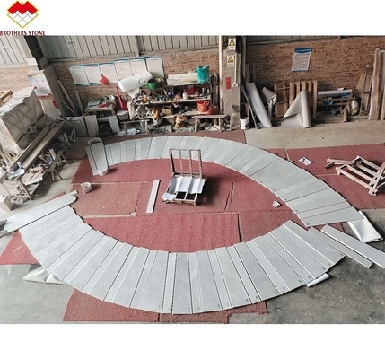 Wohnung Innenraum Weiße Kristallmarmorbogen-Treppe mit individueller Treppe und Aufzug