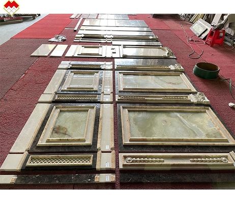 Große Platte Emperador Marmorwandplatte Design geschnitzte Säule für Creme Beige Marmorplatte