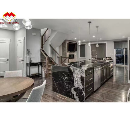 Moderne schwarze Küchentischplatte mit Schränken Stein Namen Tinte Impression Marmor Große Platte