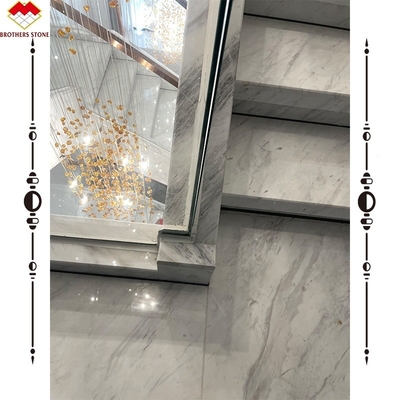 Einfache Installation Luxus Weißstein Volakas Marmortreppe für Hoteldekoration