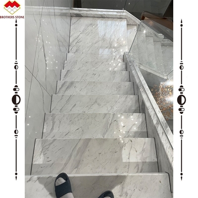 Einfache Installation Luxus Weißstein Volakas Marmortreppe für Hoteldekoration