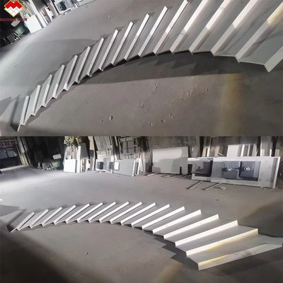 Schiebefeste Schritte Calacatta Muster Sintersteintreppen mit Led-Beleuchtung