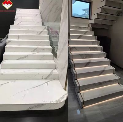 Besonders gefertigt Polster oder Matte Calacatta Weißmarmor Aussehen Porzellan Fliesen Treppen Mohs 6-7 Härte