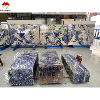 Maßgeschneiderter Bolivianisch Blau Transparenter Sodalit Onyx Marmor für große Platten oder nach Maß geschnitten