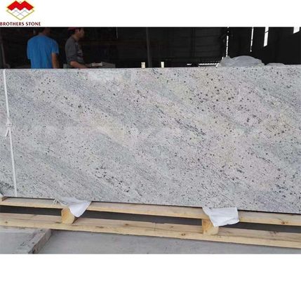 2700 kg/m3 Granitplatte Moderne indische Kaschmir Weiße Verkleidung Naturstein nach Maß geschnitten