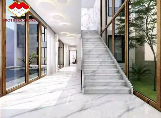 Individuelle Größe Europäischer Design Innenraum Weißmarmor geschnitzte Treppen und Treppenhälter