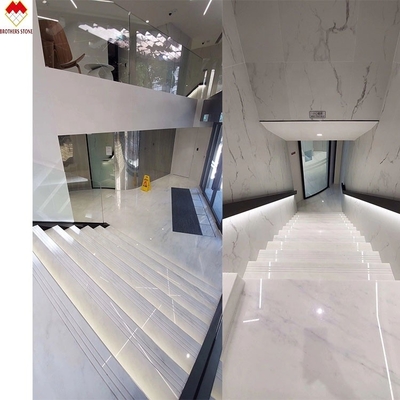 Individuelle Größe Europäischer Design Innenraum Weißmarmor geschnitzte Treppen und Treppenhälter