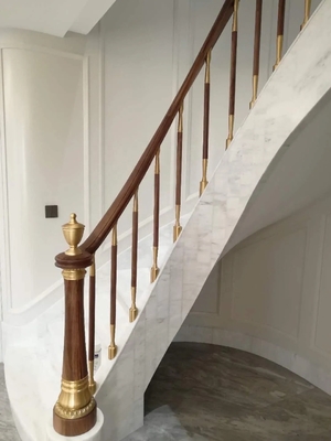 Individuelle Größe Europäischer Design Innenraum Weißmarmor geschnitzte Treppen und Treppenhälter