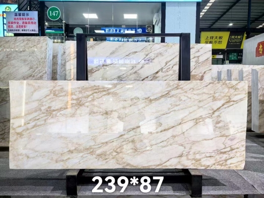 Steinform Große Platte Einzigartiges Gold Venen Calacatta Gold Marmor für Hotel Wandbedeckung