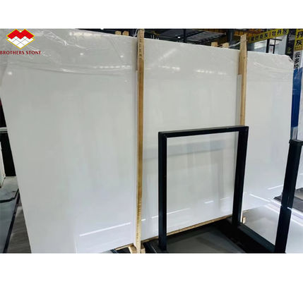 Polsterte italienische weiße Marmorfliese hochwertige venezianische weiße Marmor Größe für Bodengestaltung