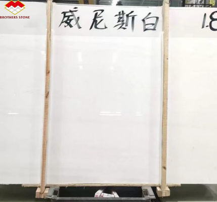 Polsterte italienische weiße Marmorfliese hochwertige venezianische weiße Marmor Größe für Bodengestaltung