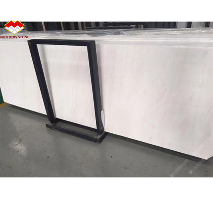 Polsterte italienische weiße Marmorfliese hochwertige venezianische weiße Marmor Größe für Bodengestaltung