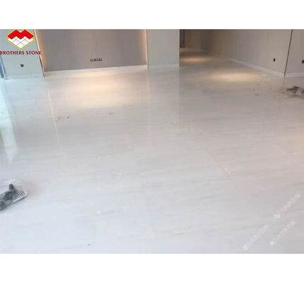 Polsterte italienische weiße Marmorfliese hochwertige venezianische weiße Marmor Größe für Bodengestaltung