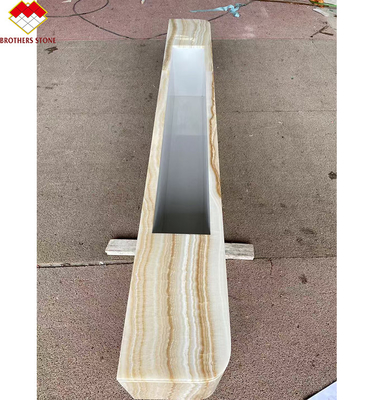Maßgeschneiderter weißer Onyx-Marmor-TV-Tisch-Stand Set Holz-Look-Zentrumstisch mit weißen Holzvenen Elegante Wohnzimmermöbel