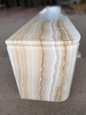 Maßgeschneiderter weißer Onyx-Marmor-TV-Tisch-Stand Set Holz-Look-Zentrumstisch mit weißen Holzvenen Elegante Wohnzimmermöbel
