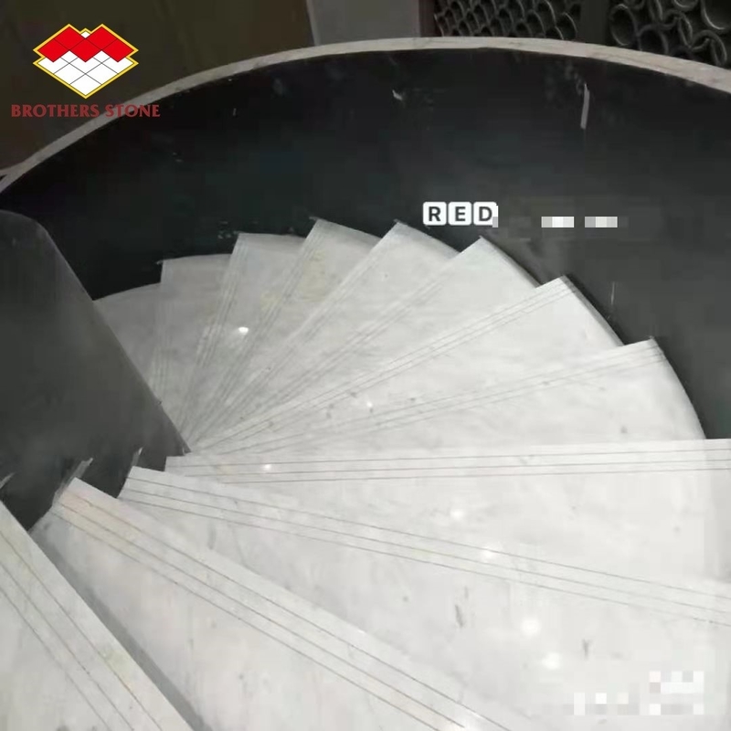Individuelle Größe Europäischer Design Innenraum Weißmarmor geschnitzte Treppen und Treppenhälter